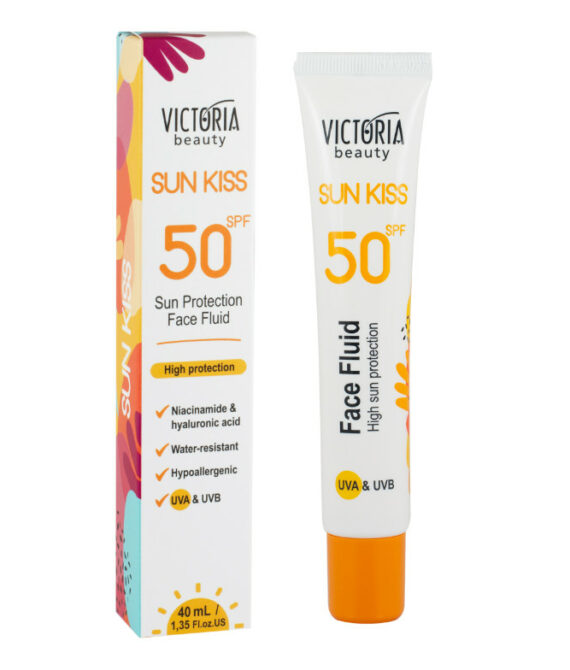 Victoria Beauty Sun Kiss SPF 50 – Слънцезащитен флуид за лице с ниацинамид, хиалуронова киселина и зелен чай – 40 мл